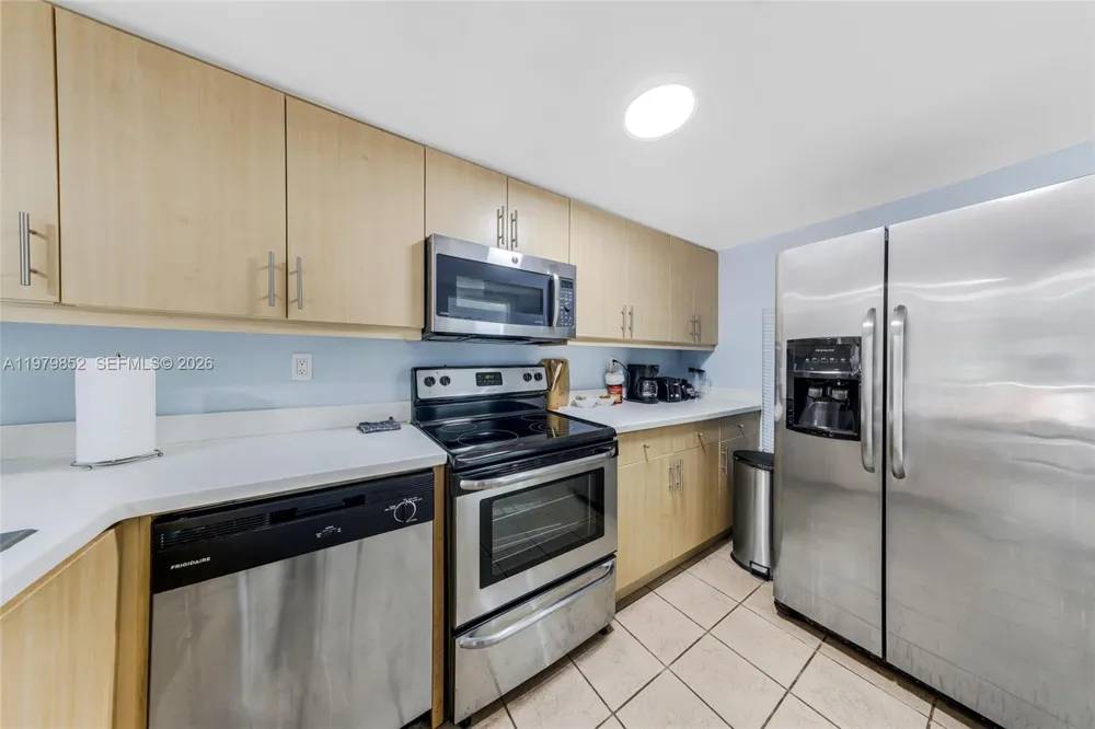 2951 S Bayshore Dr #215 Coconut Grove, FL 33133
