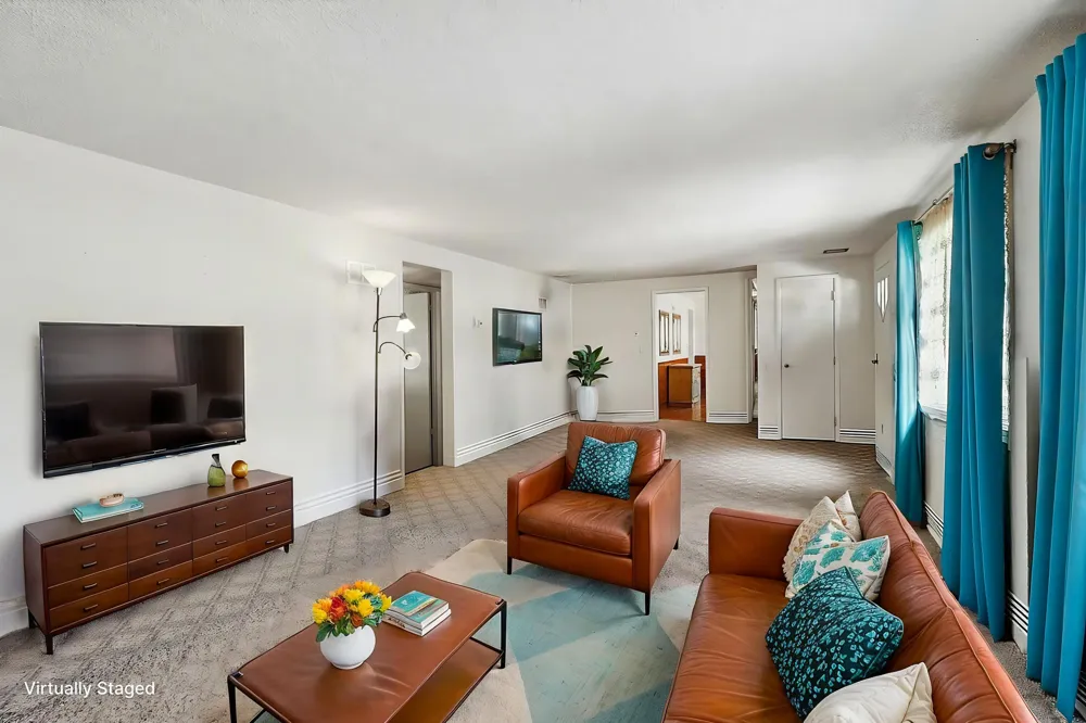 709 New William Street Ludington, MI 49431