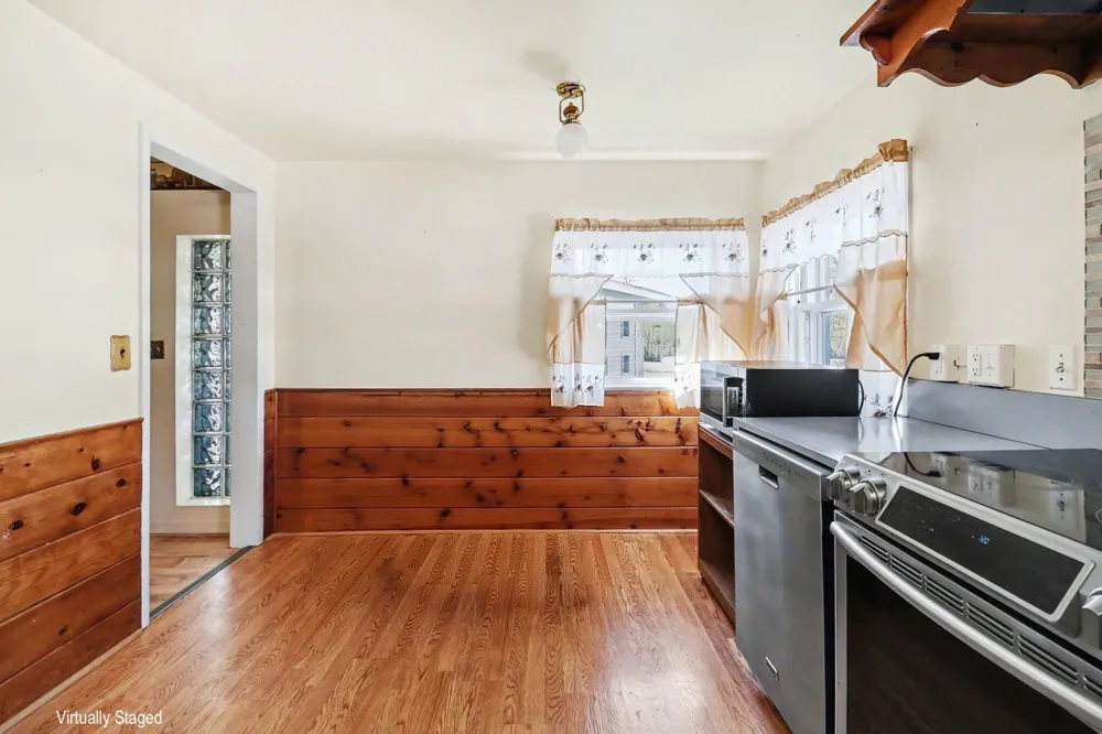 709 New William Street Ludington, MI 49431