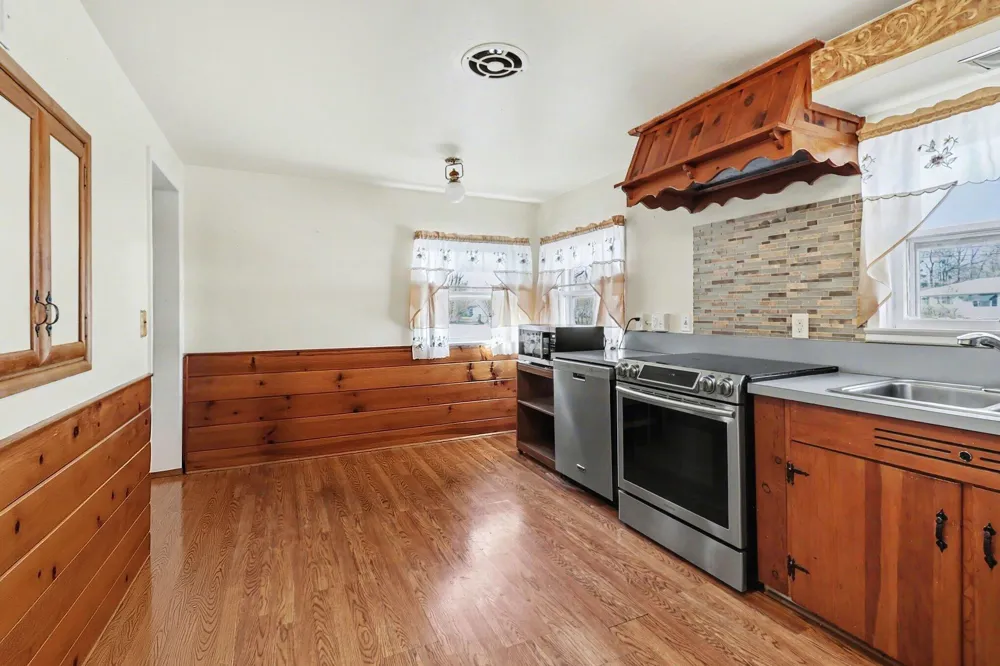 709 New William Street Ludington, MI 49431