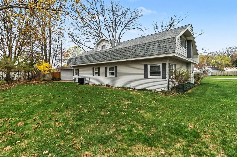 709 New William Street Ludington, MI 49431