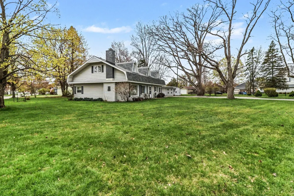 709 New William Street Ludington, MI 49431