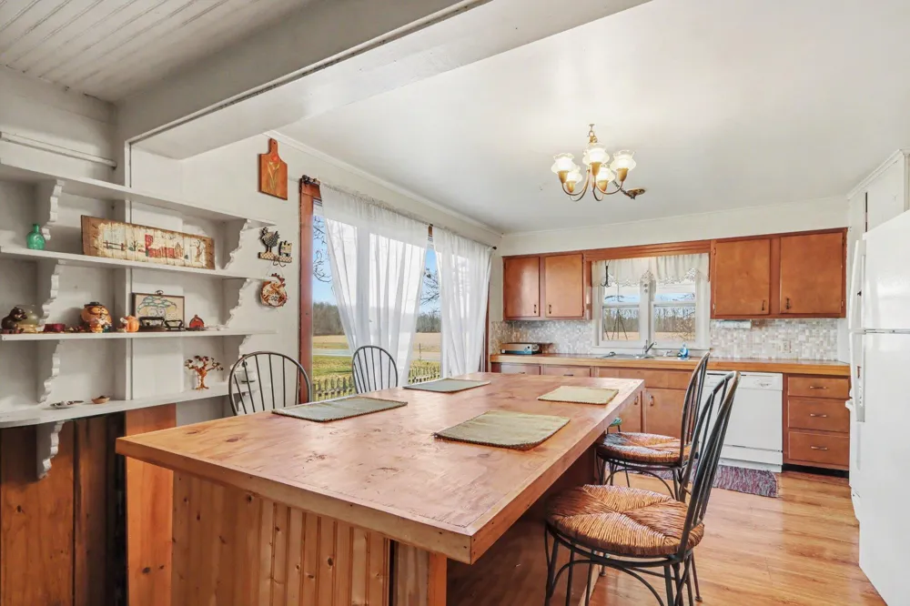 8004 W W AVENUE Schoolcraft, MI 49087