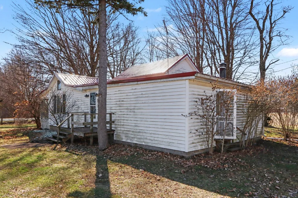 8004 W W AVENUE Schoolcraft, MI 49087