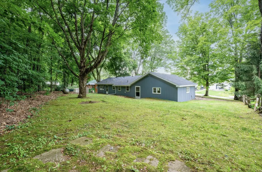 8324 Je Ne Be Drive NE Rockford, MI 49341