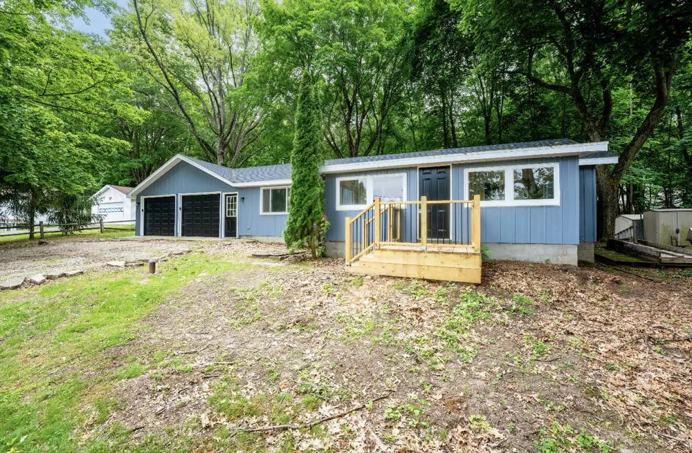 8324 Je Ne Be Drive NE Rockford, MI 49341