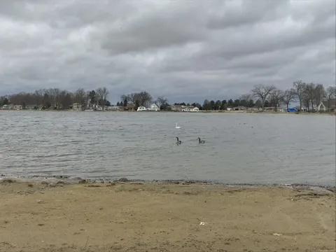 E Lake Drive