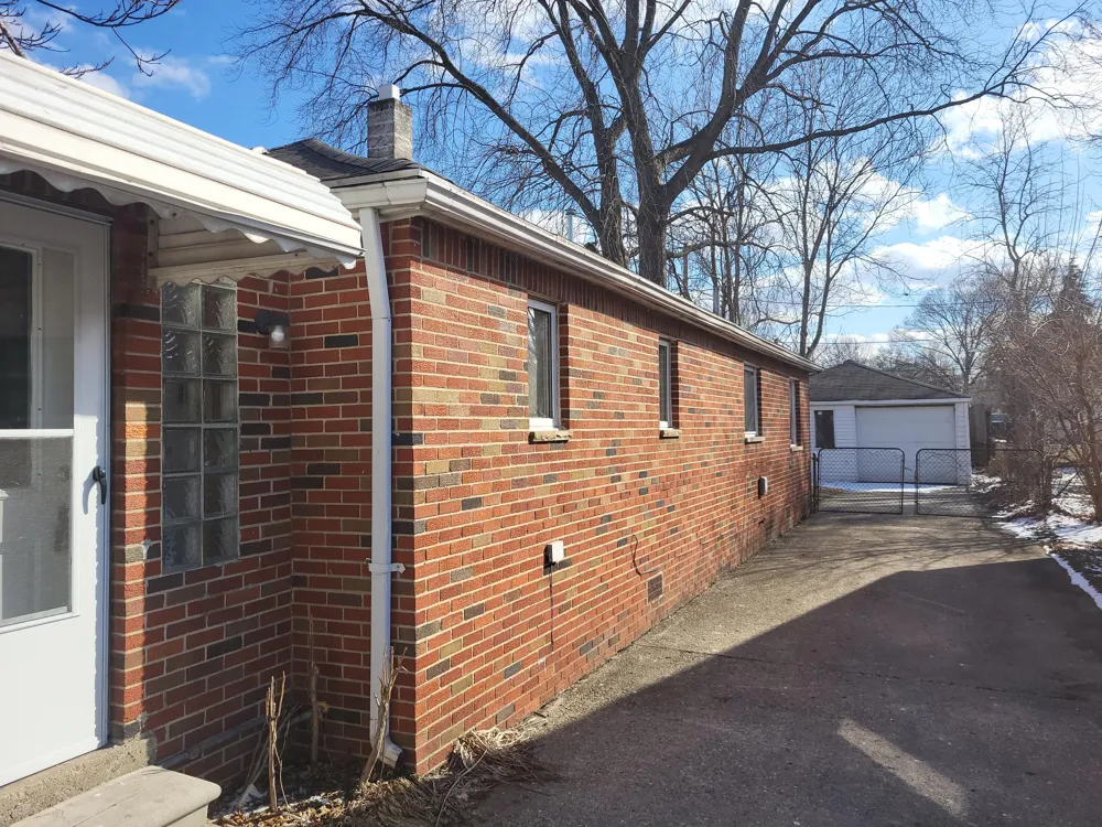 2216 Goulson Avenue Warren, MI 48091