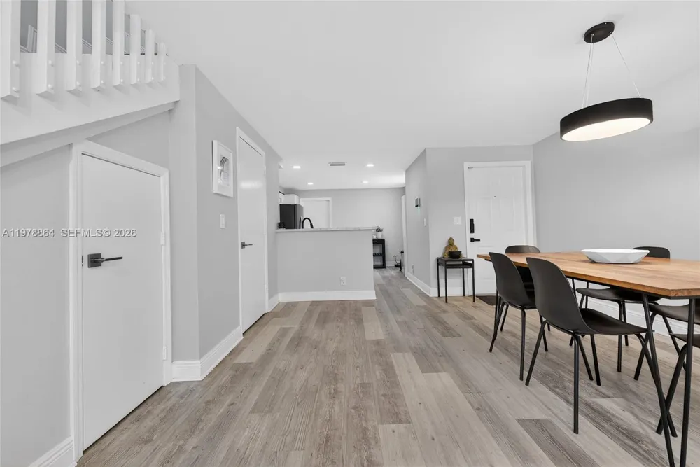 1594 Barcelona Way #5-18 Weston, FL 33327