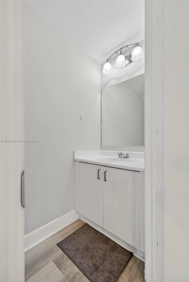 1594 Barcelona Way #5-18 Weston, FL 33327