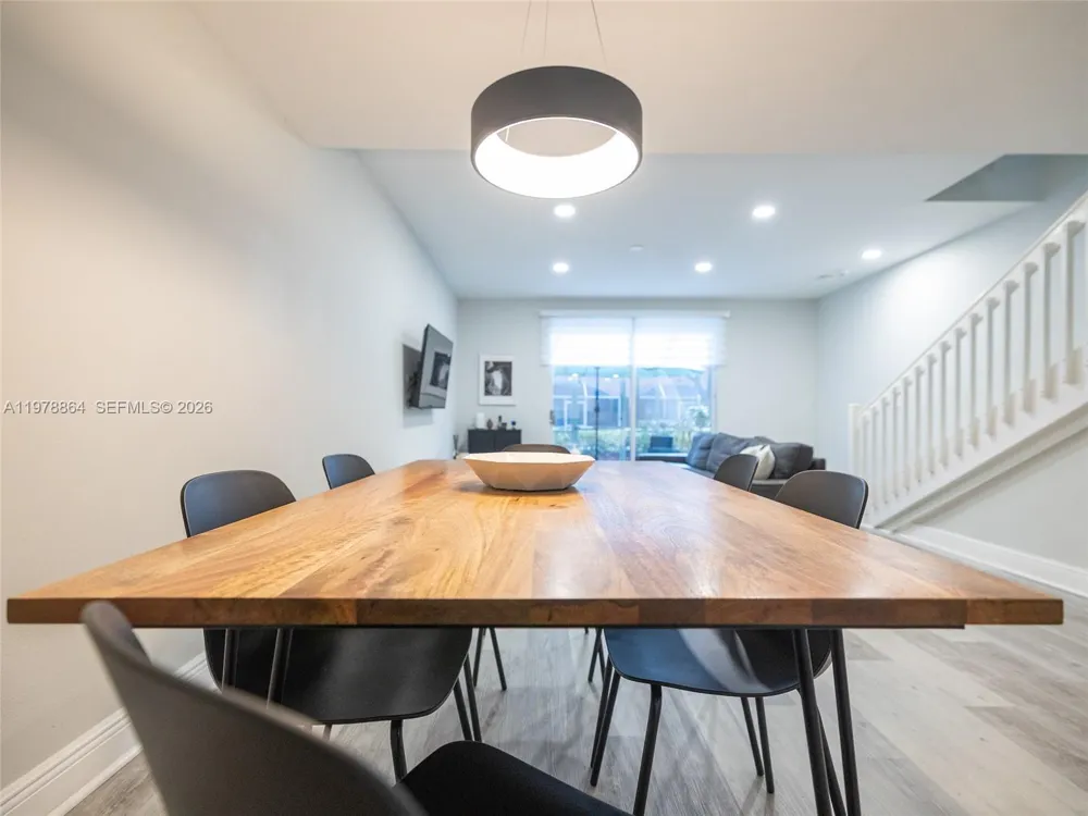 1594 Barcelona Way #5-18 Weston, FL 33327