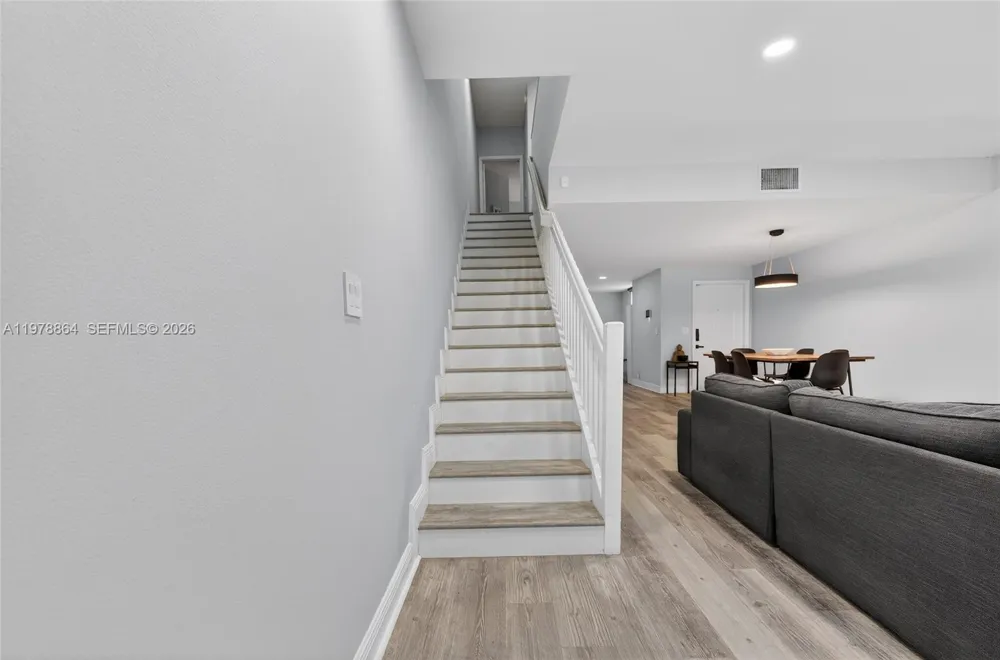 1594 Barcelona Way #5-18 Weston, FL 33327