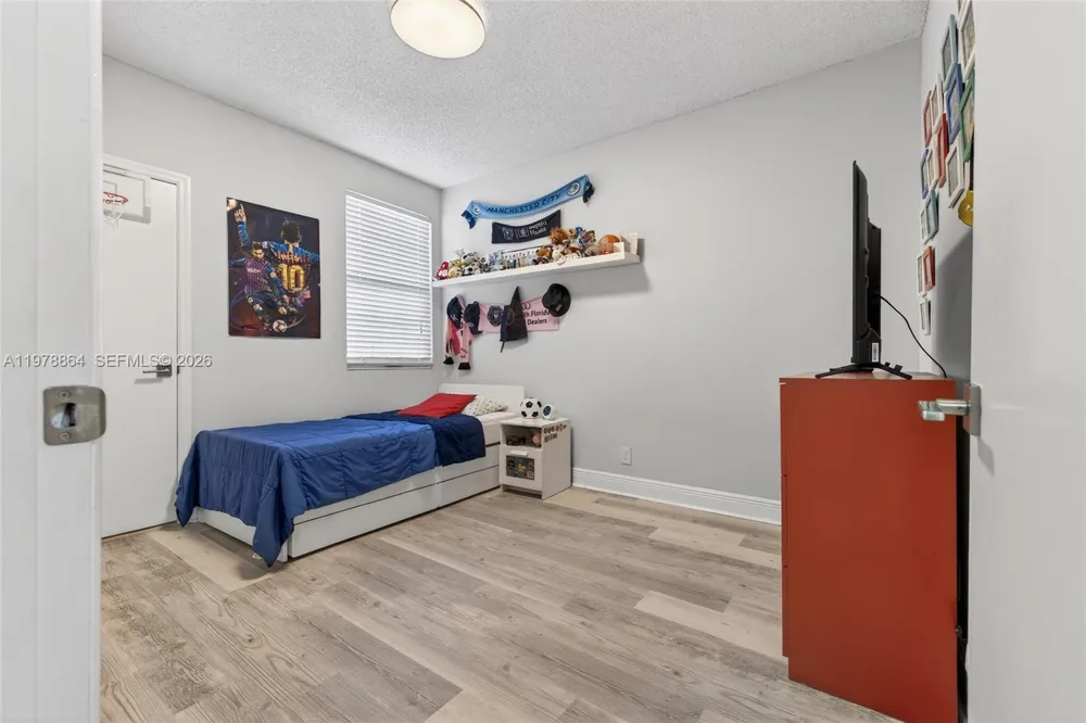 1594 Barcelona Way #5-18 Weston, FL 33327