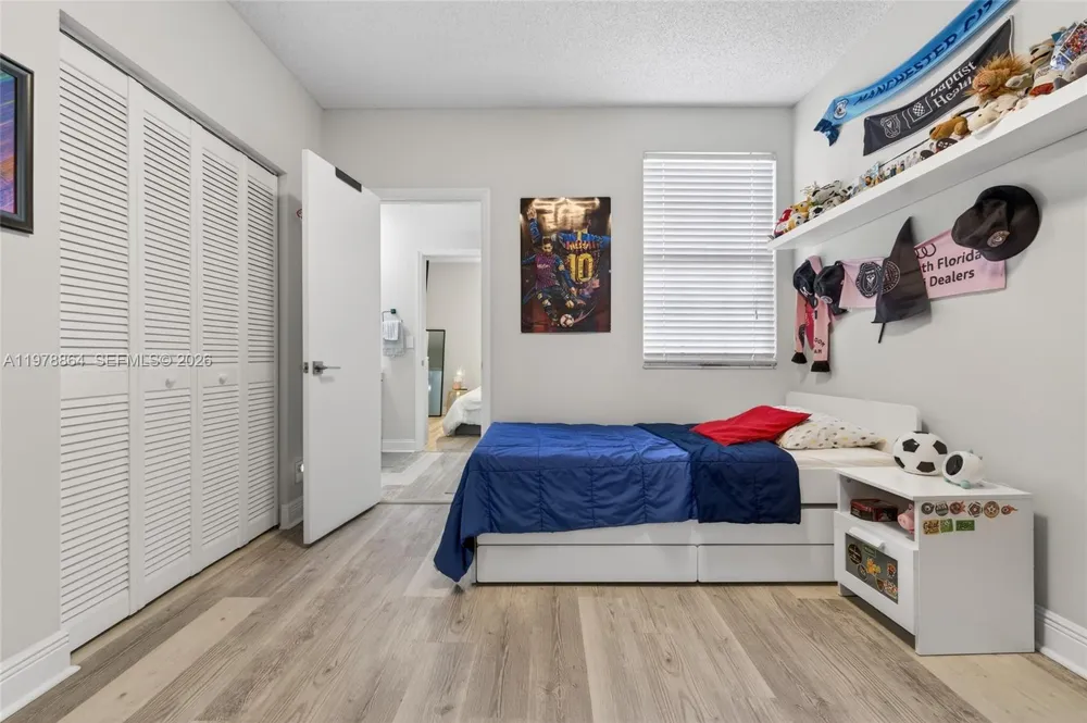 1594 Barcelona Way #5-18 Weston, FL 33327