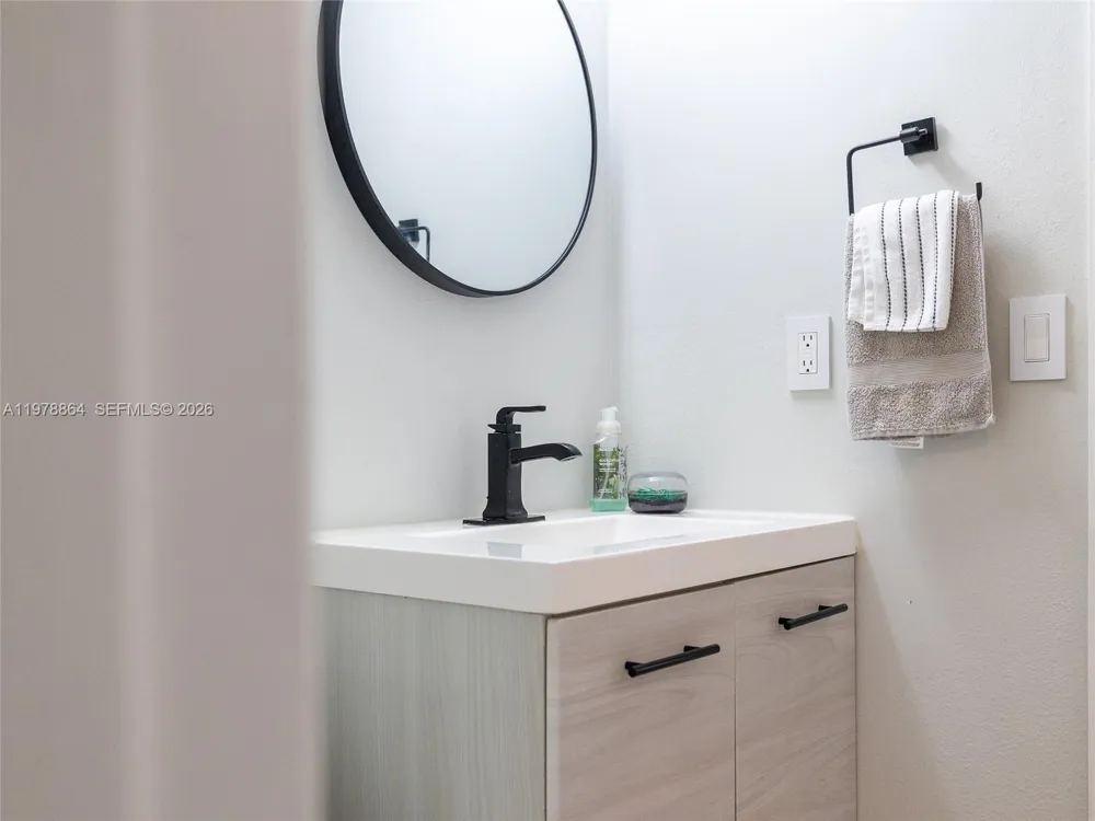 1594 Barcelona Way #5-18 Weston, FL 33327