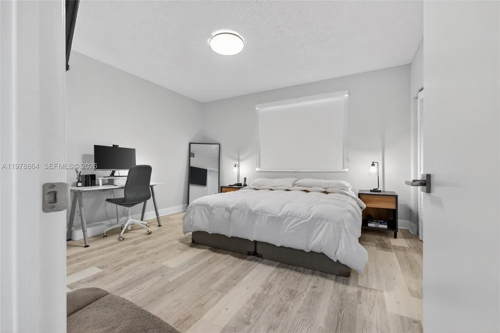 1594 Barcelona Way #5-18 Weston, FL 33327