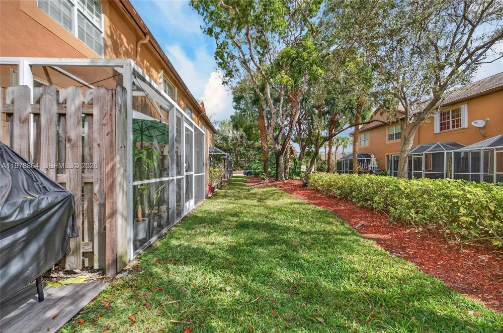 1594 Barcelona Way #5-18 Weston, FL 33327