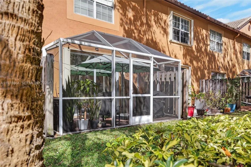 1594 Barcelona Way #5-18 Weston, FL 33327