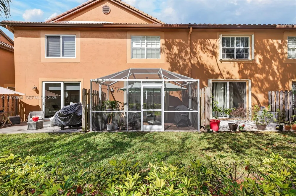 1594 Barcelona Way #5-18 Weston, FL 33327