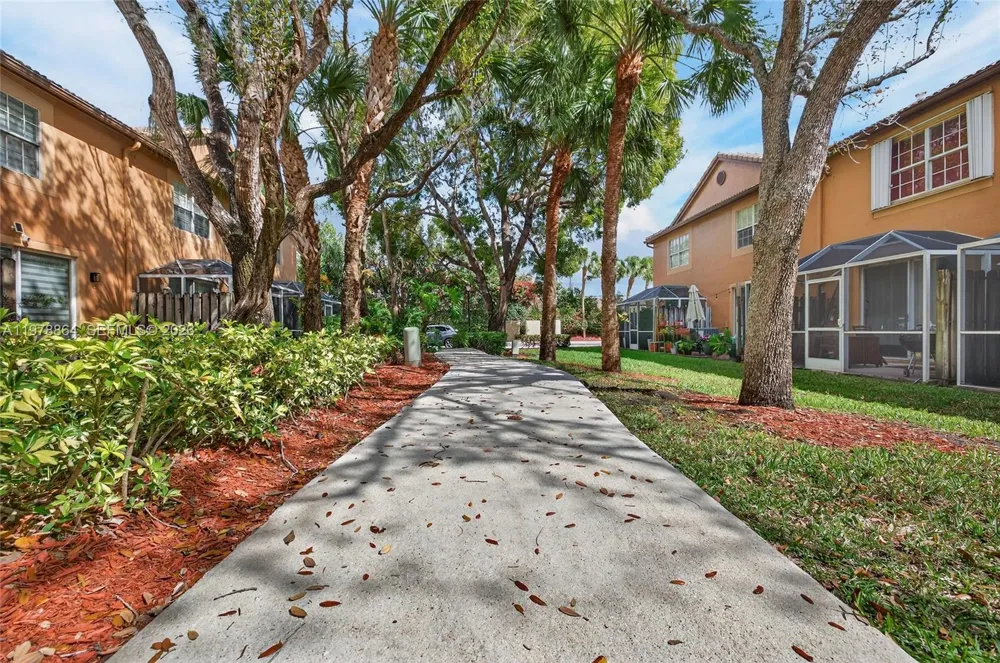 1594 Barcelona Way #5-18 Weston, FL 33327