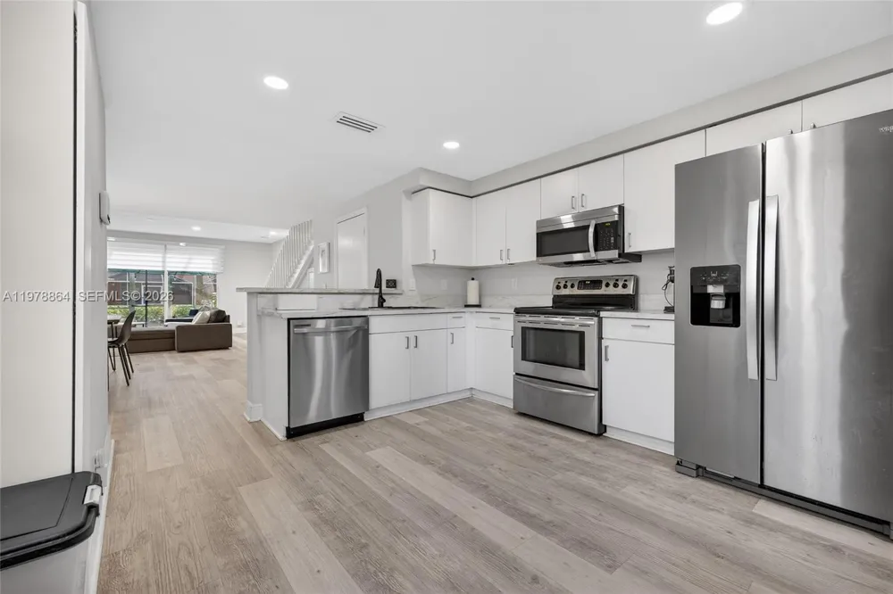 1594 Barcelona Way #5-18 Weston, FL 33327