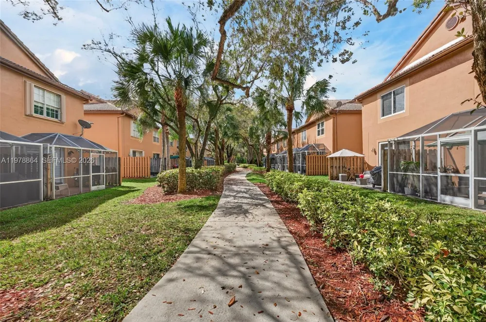 1594 Barcelona Way #5-18 Weston, FL 33327