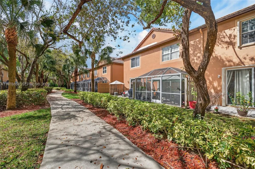 1594 Barcelona Way #5-18 Weston, FL 33327