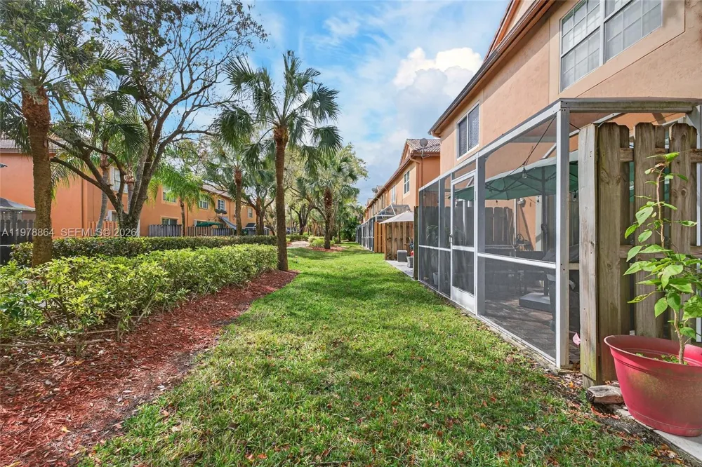1594 Barcelona Way #5-18 Weston, FL 33327