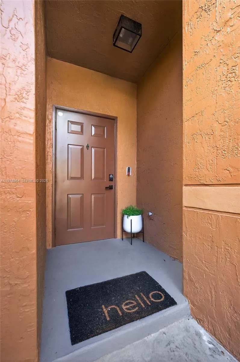 1594 Barcelona Way #5-18 Weston, FL 33327