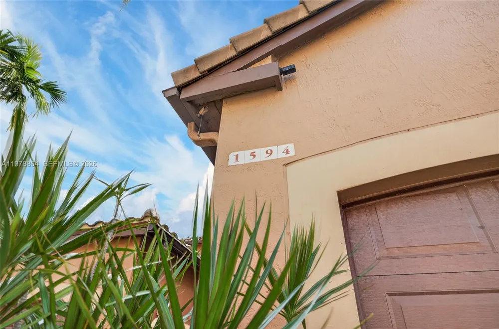 1594 Barcelona Way #5-18 Weston, FL 33327