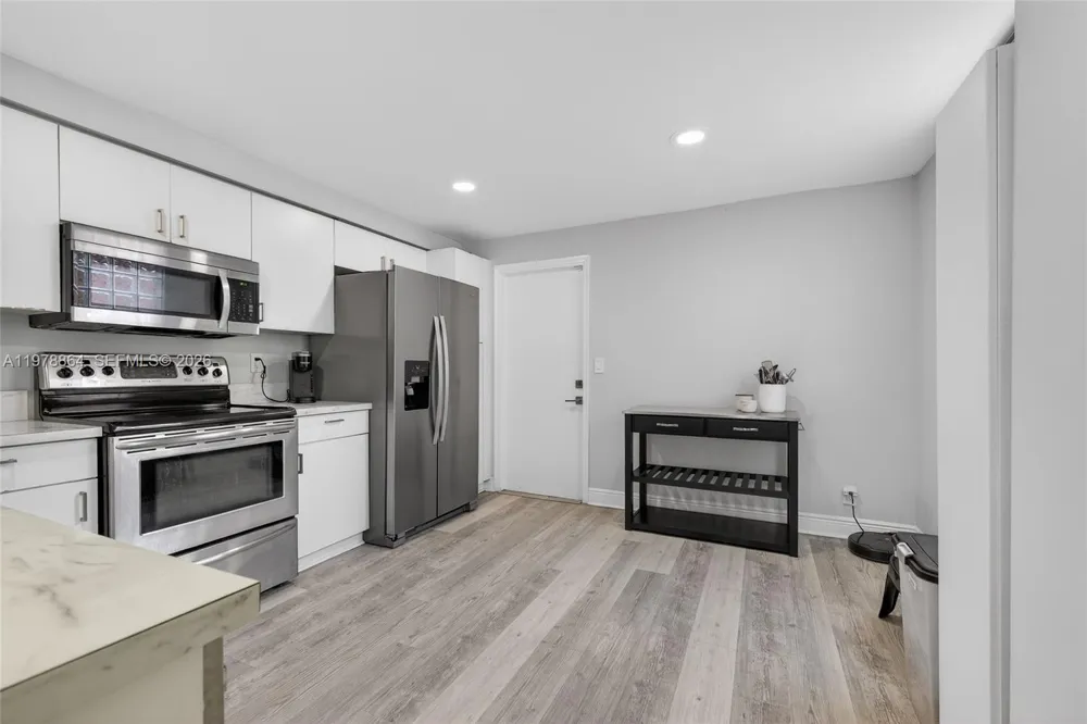 1594 Barcelona Way #5-18 Weston, FL 33327