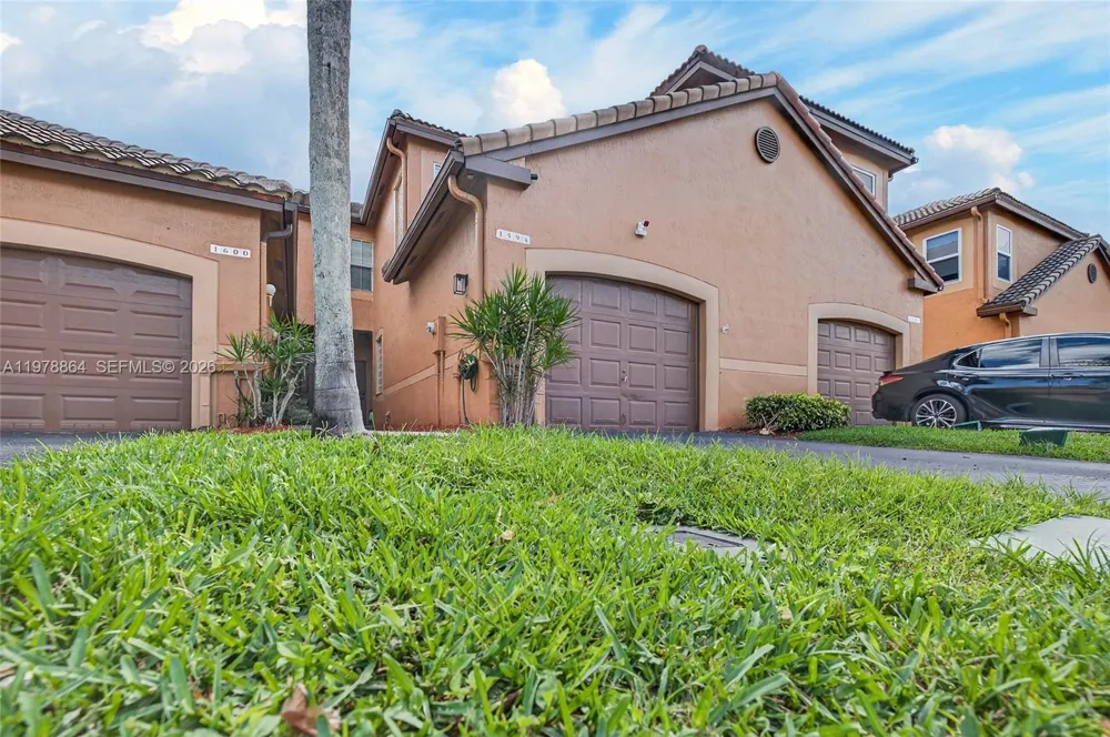1594 Barcelona Way #5-18 Weston, FL 33327