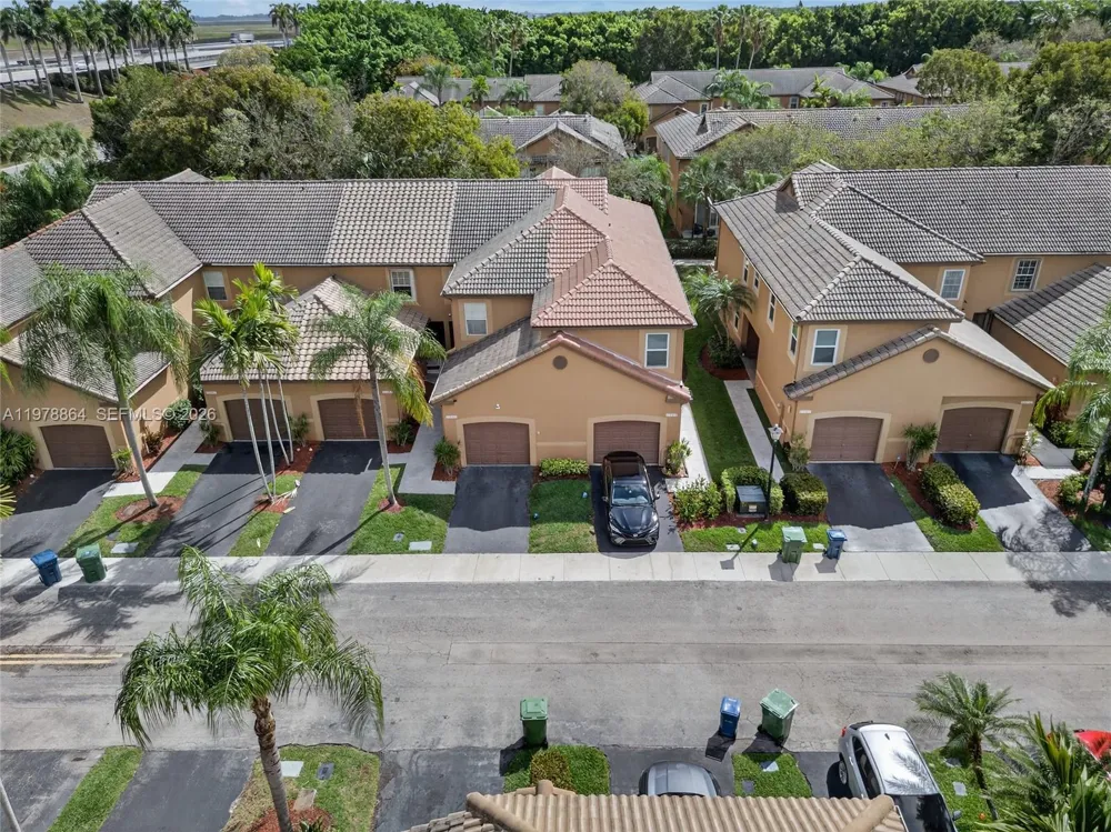 1594 Barcelona Way #5-18 Weston, FL 33327