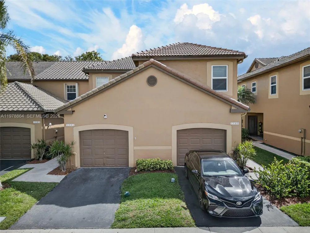 1594 Barcelona Way #5-18 Weston, FL 33327