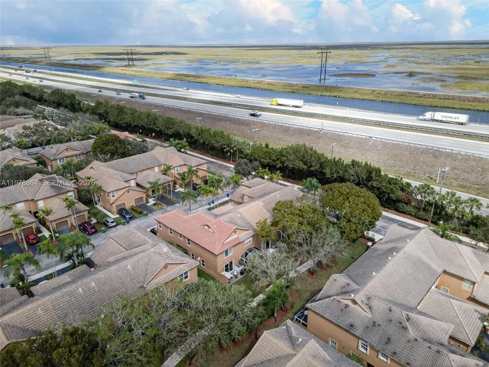 1594 Barcelona Way #5-18 Weston, FL 33327