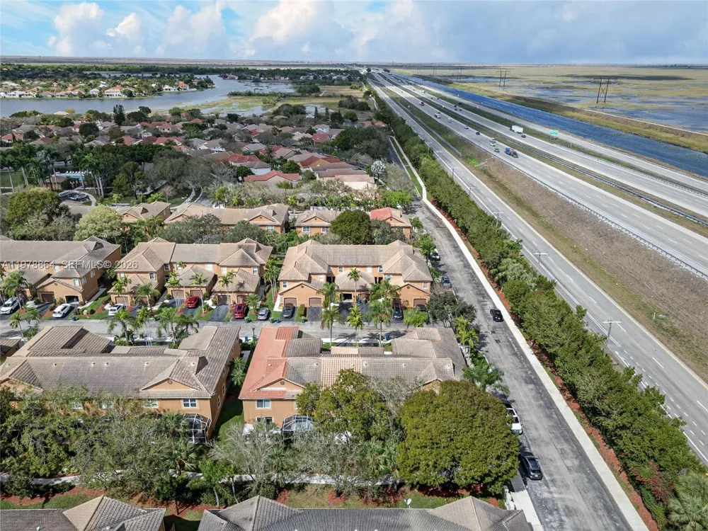 1594 Barcelona Way #5-18 Weston, FL 33327