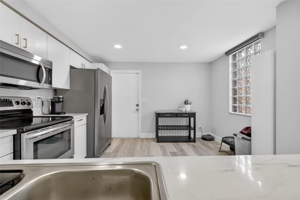 1594 Barcelona Way #5-18 Weston, FL 33327