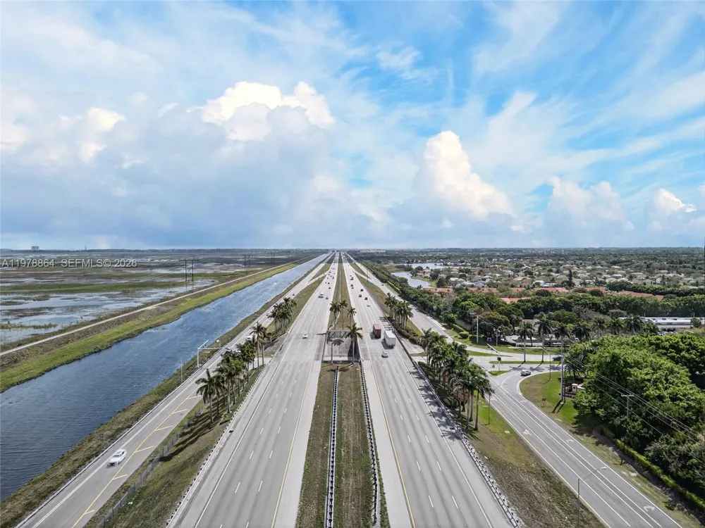 1594 Barcelona Way #5-18 Weston, FL 33327