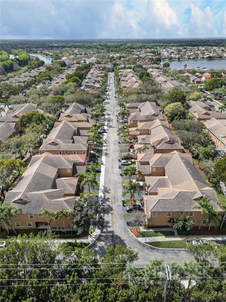 1594 Barcelona Way #5-18 Weston, FL 33327