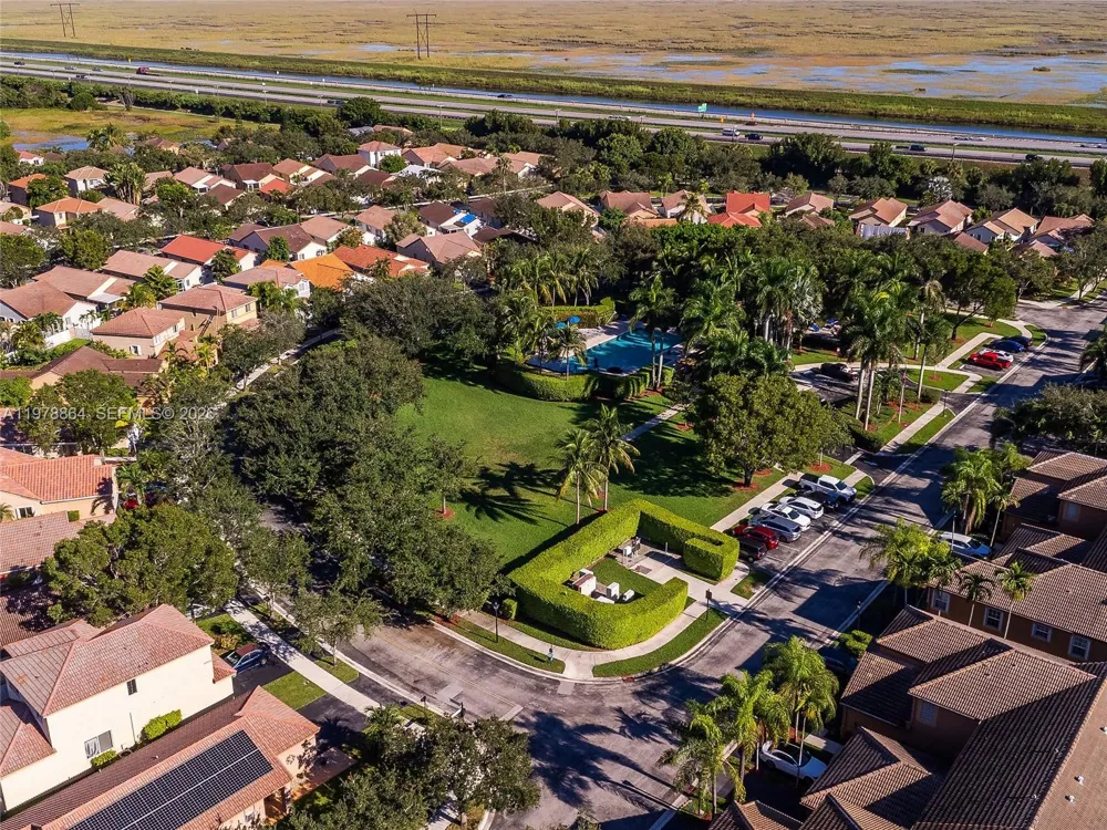 1594 Barcelona Way #5-18 Weston, FL 33327