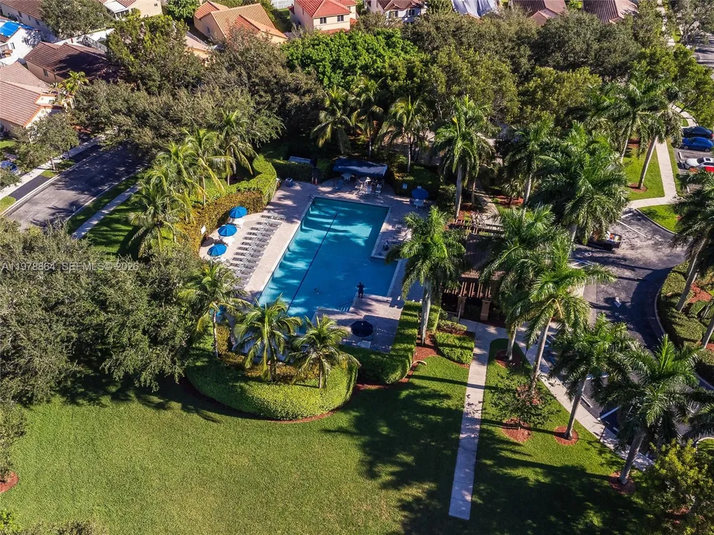 1594 Barcelona Way #5-18 Weston, FL 33327