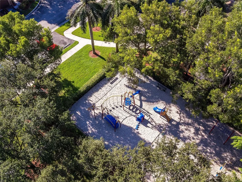 1594 Barcelona Way #5-18 Weston, FL 33327