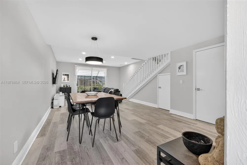 1594 Barcelona Way #5-18 Weston, FL 33327