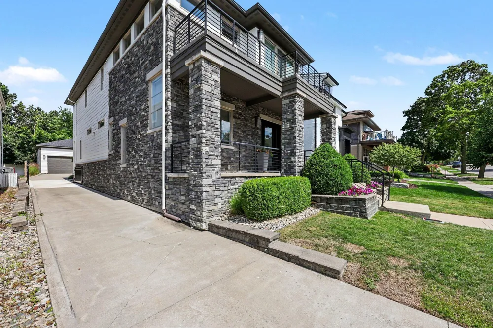 484 Park Street Birmingham, MI 48009
