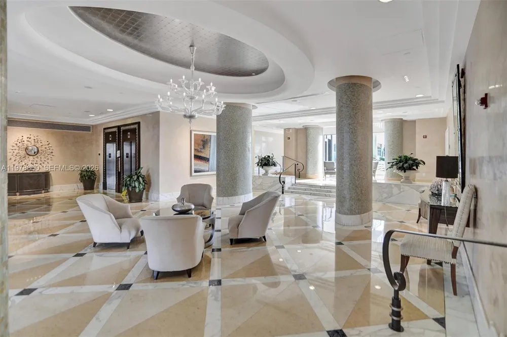 6917 Collins Ave #915 Miami Beach, FL 33141