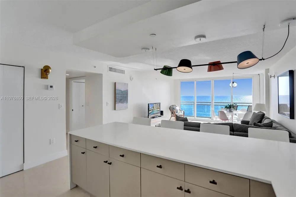 6917 Collins Ave #915 Miami Beach, FL 33141
