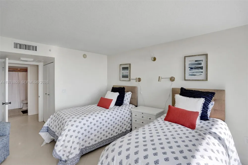 6917 Collins Ave #915 Miami Beach, FL 33141
