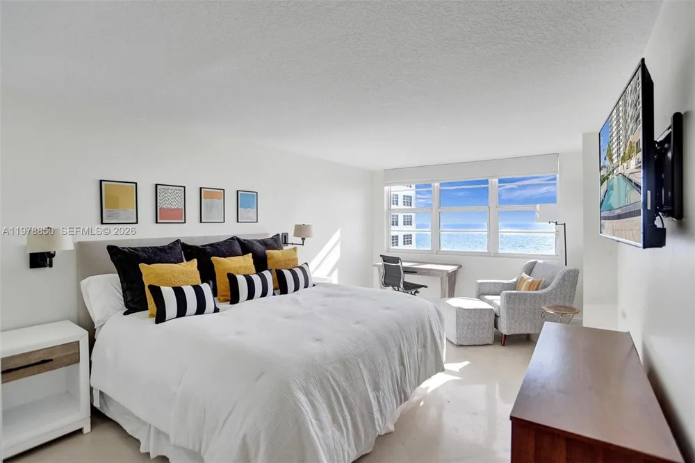 6917 Collins Ave #915 Miami Beach, FL 33141