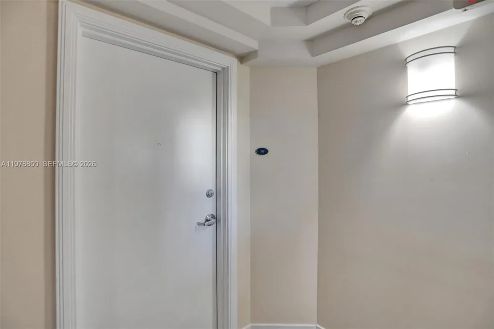 6917 Collins Ave #915 Miami Beach, FL 33141