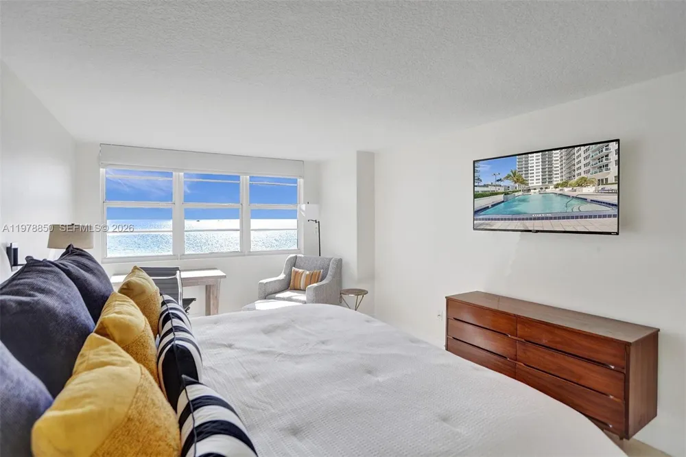 6917 Collins Ave #915 Miami Beach, FL 33141